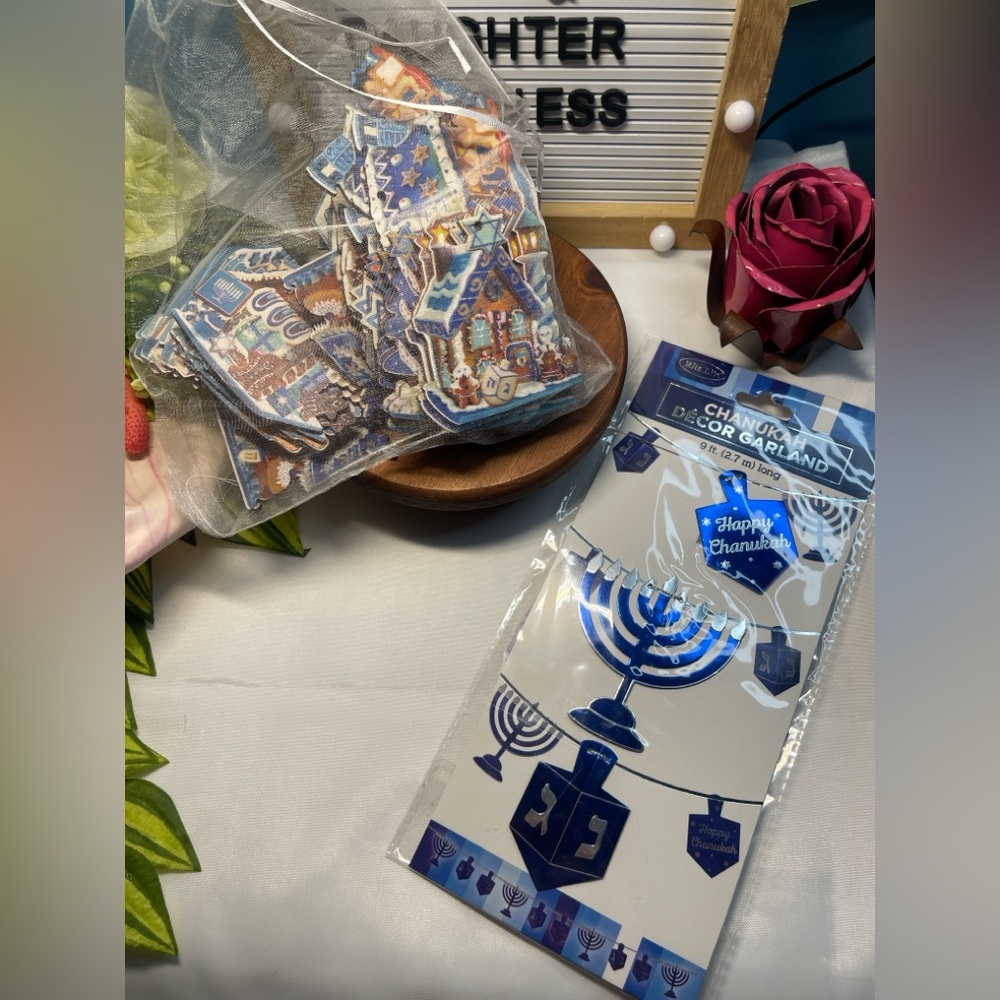 Qunclay 36 Hanukkah Wooden Ornaments • 12 Designs • Gingerbread Theme